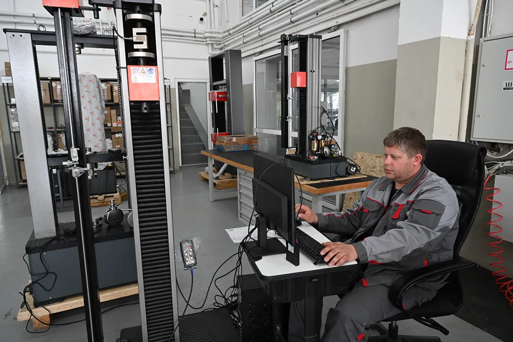Глава Башкирии  ознакомился с работой компании «Метротест»