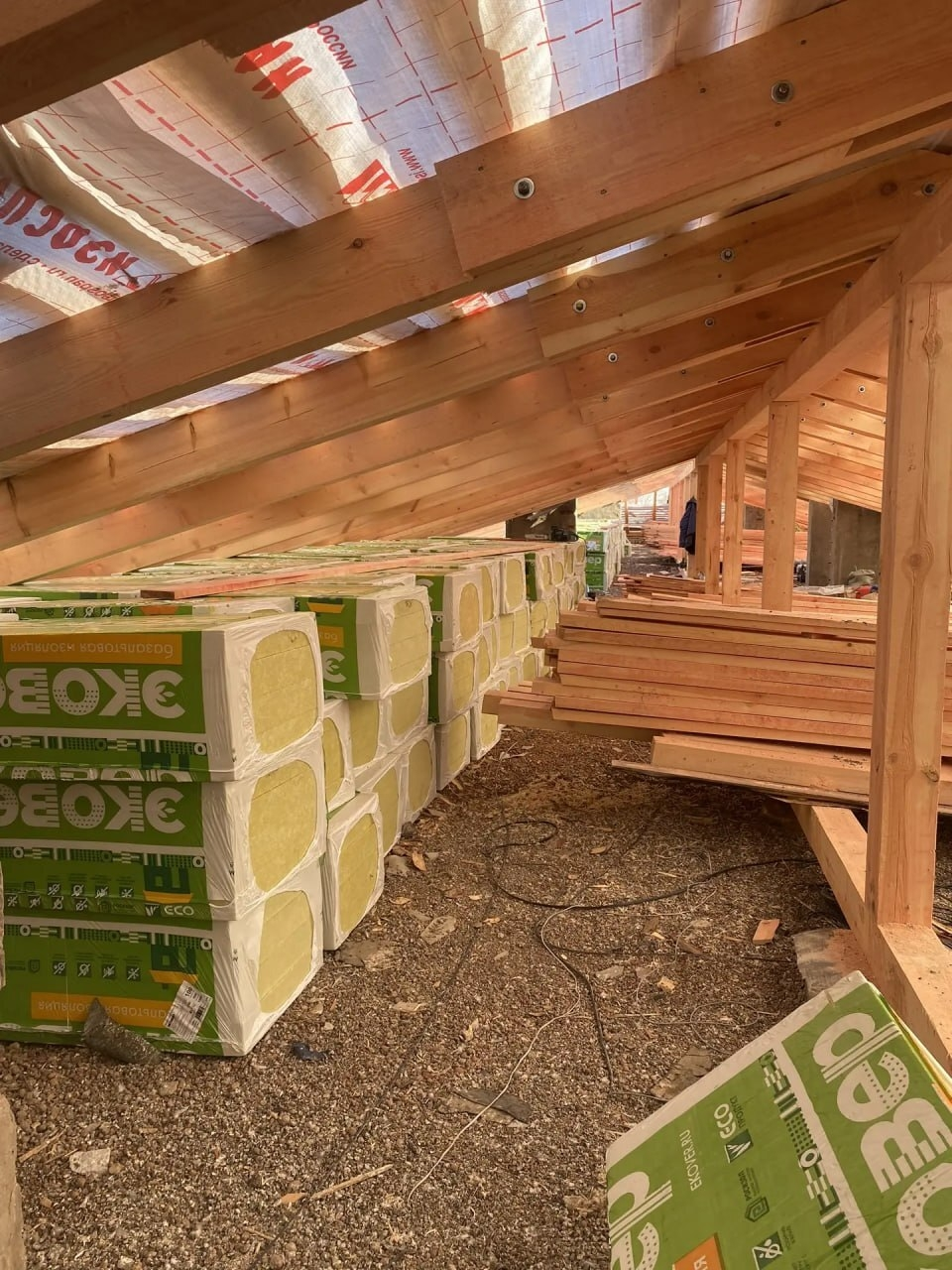 В Калтасинском районе продолжается капитальный ремонт крыши