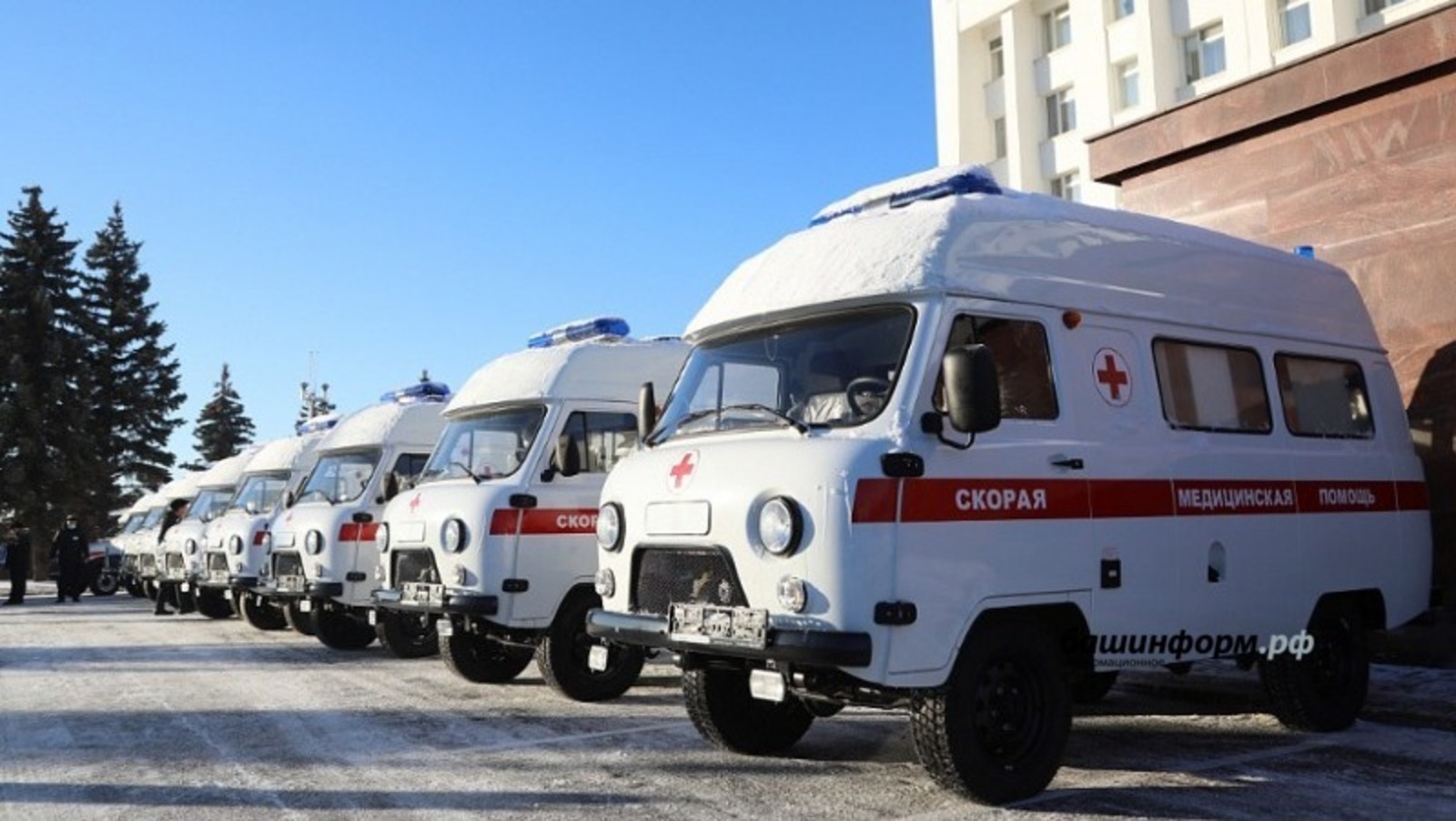 Десять новых машин скорой помощи передали больницам Башкирии