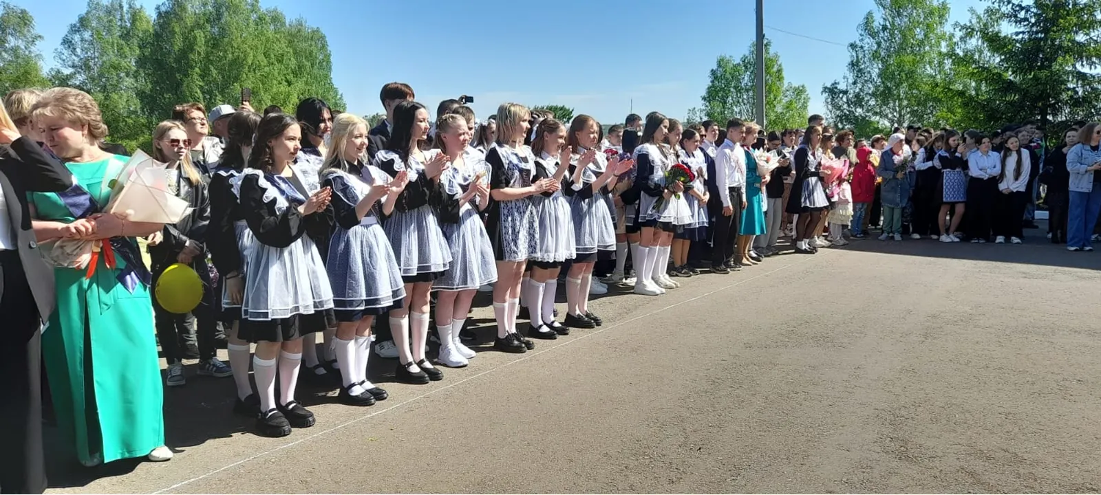 Для выпускников  Калтасинского района прозвенел последний звонок