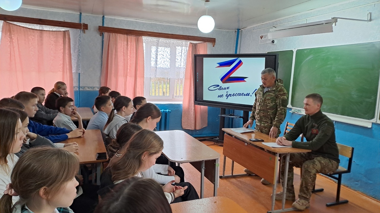 «СВОим примером»: ветераны проводят уроки мужества