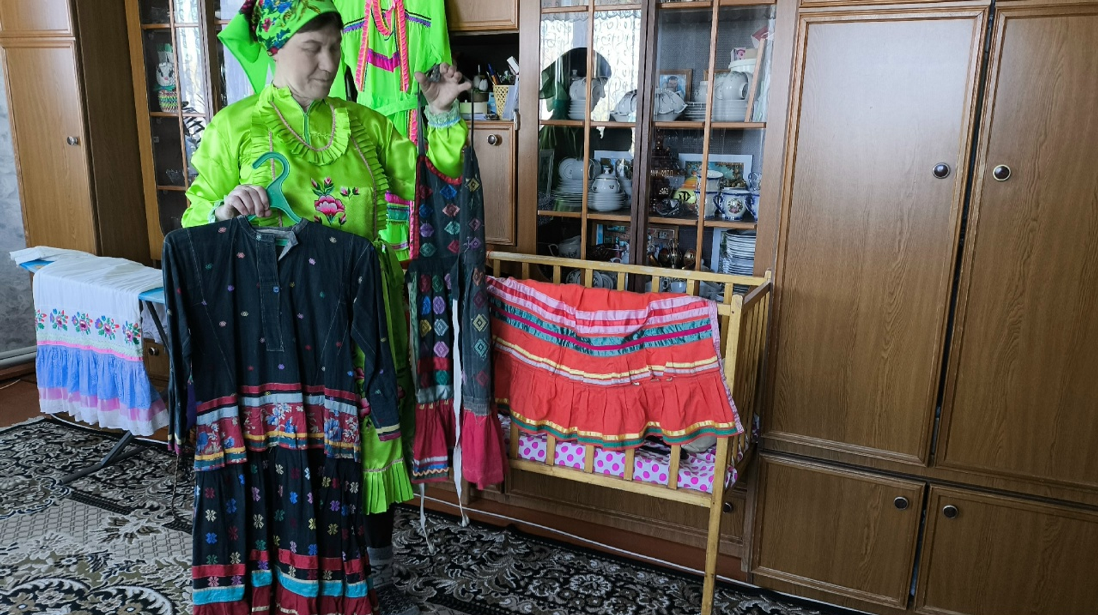 Ленты с Дороги жизни стали украшением  национального платья