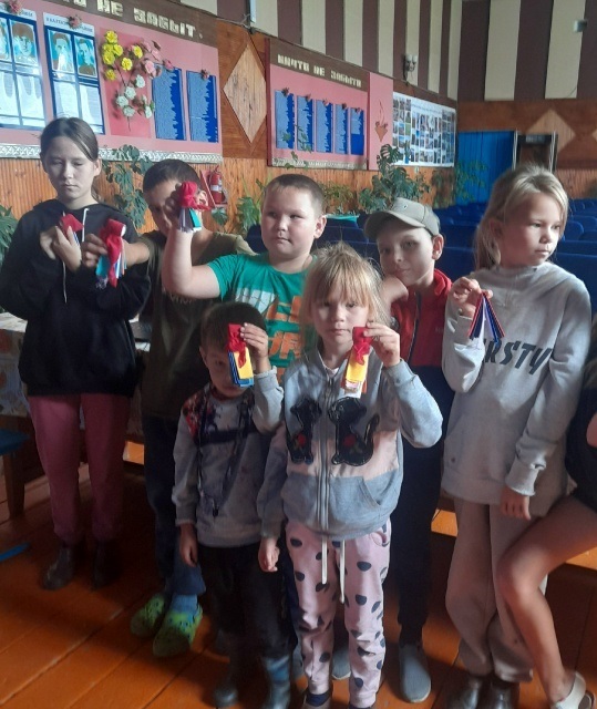 В Калтасинском районе дети изготовили ангелов-хранителей для бойцов СВО