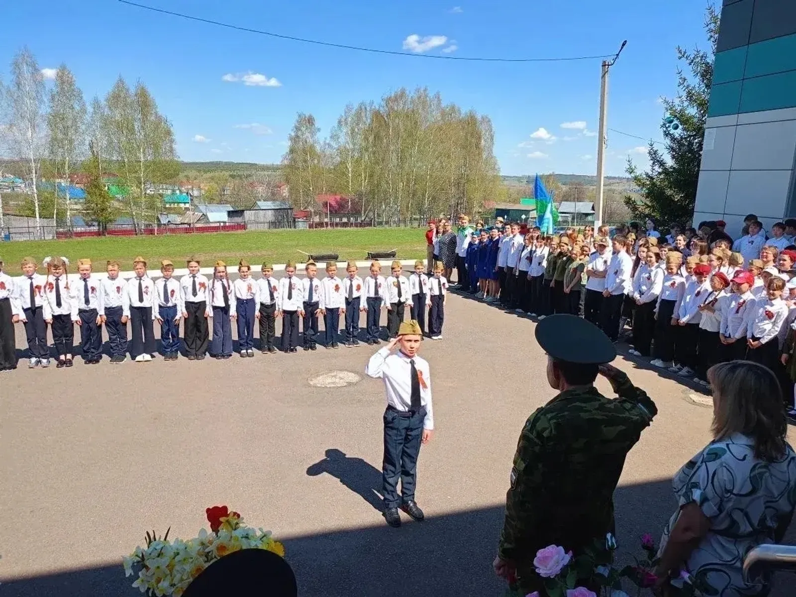 Военная выправка и песни