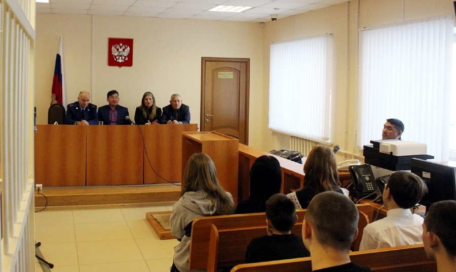 Сотрудники правосудия встретились с учащимися школ Калтасинского района
