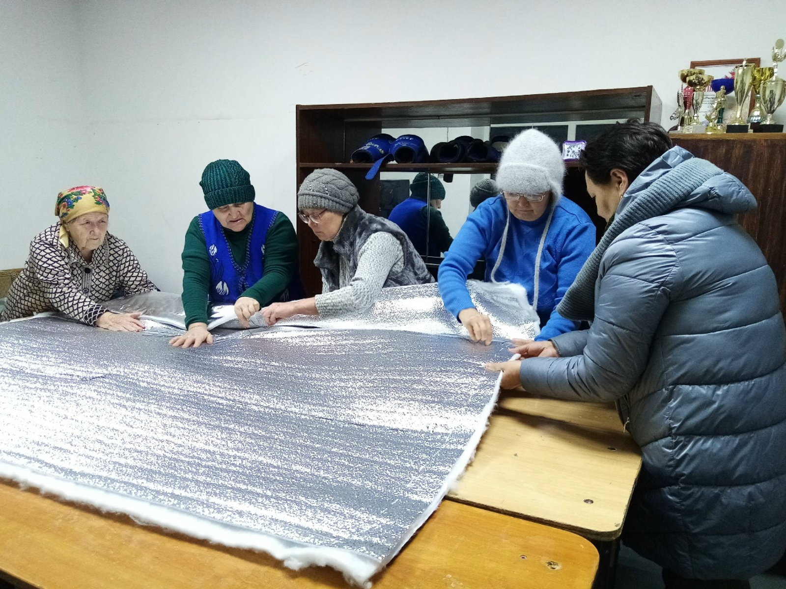 Защита для защитников: мастерицы деревни Сазово шьют антидроновые одеяла