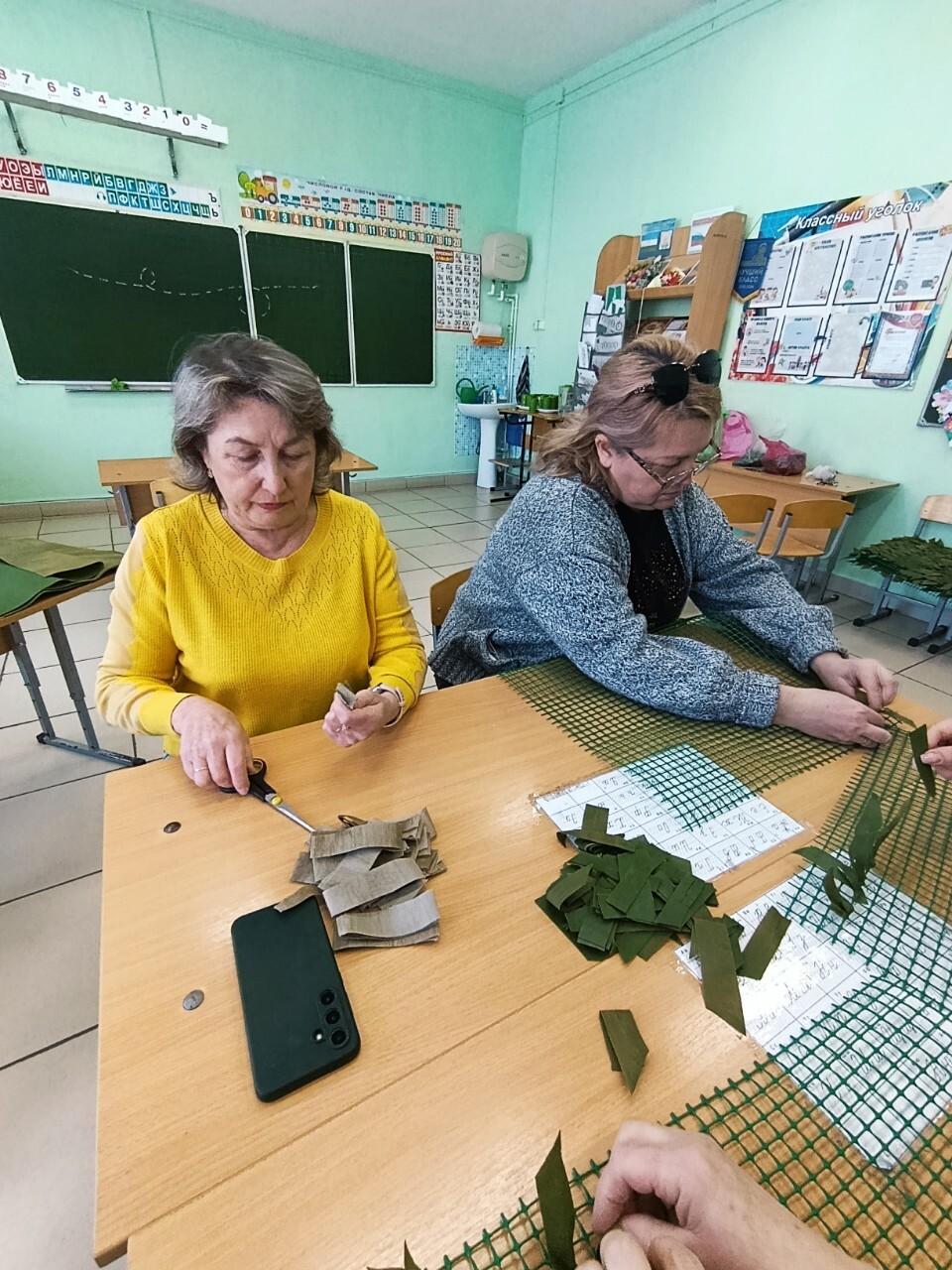 Помощь бойцам СВО: инициатива педагогов Краснохолмской средней школы №3