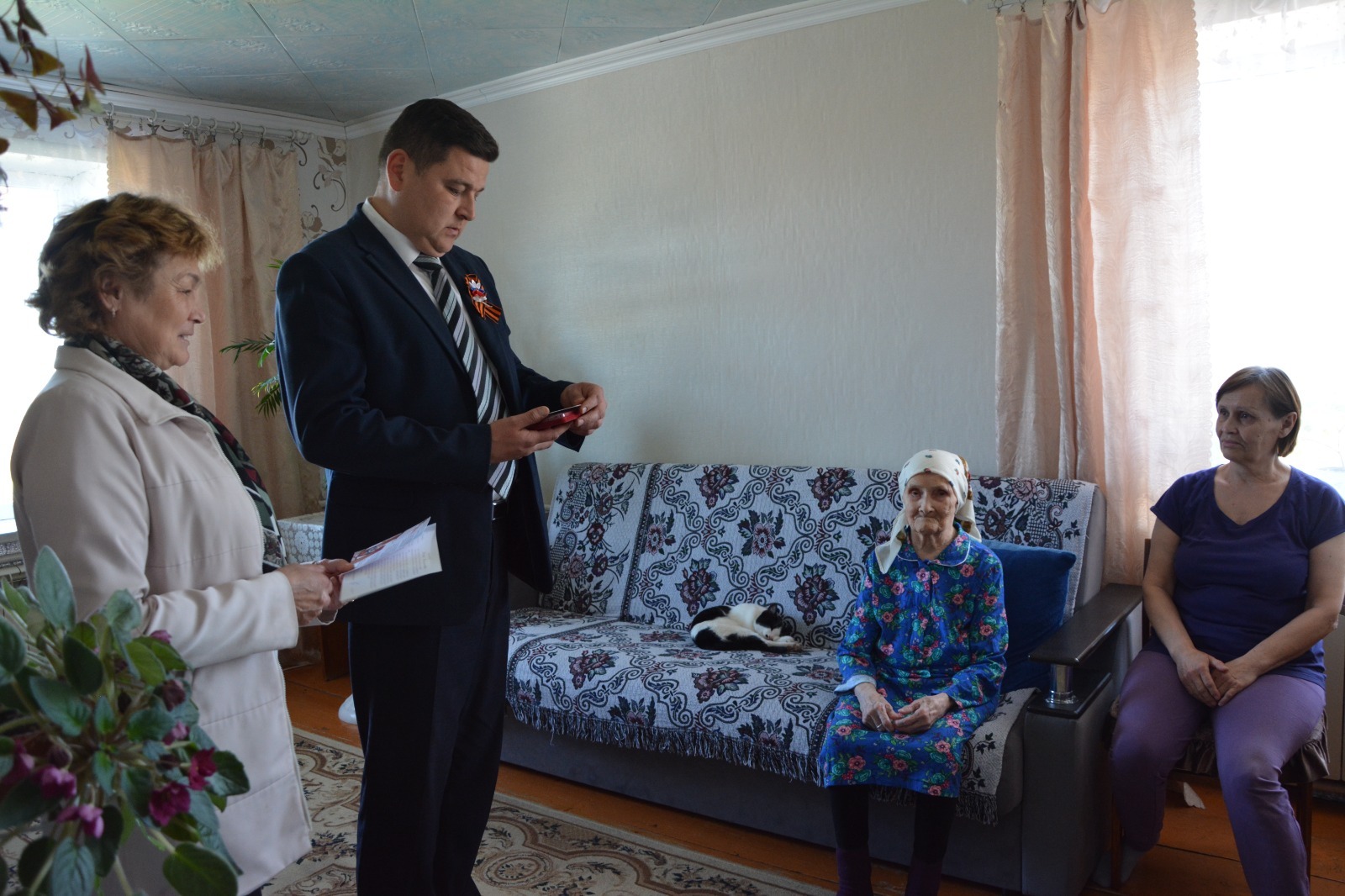 Калтасинские медики поздравили ветеранов в преддверии Дня Победы