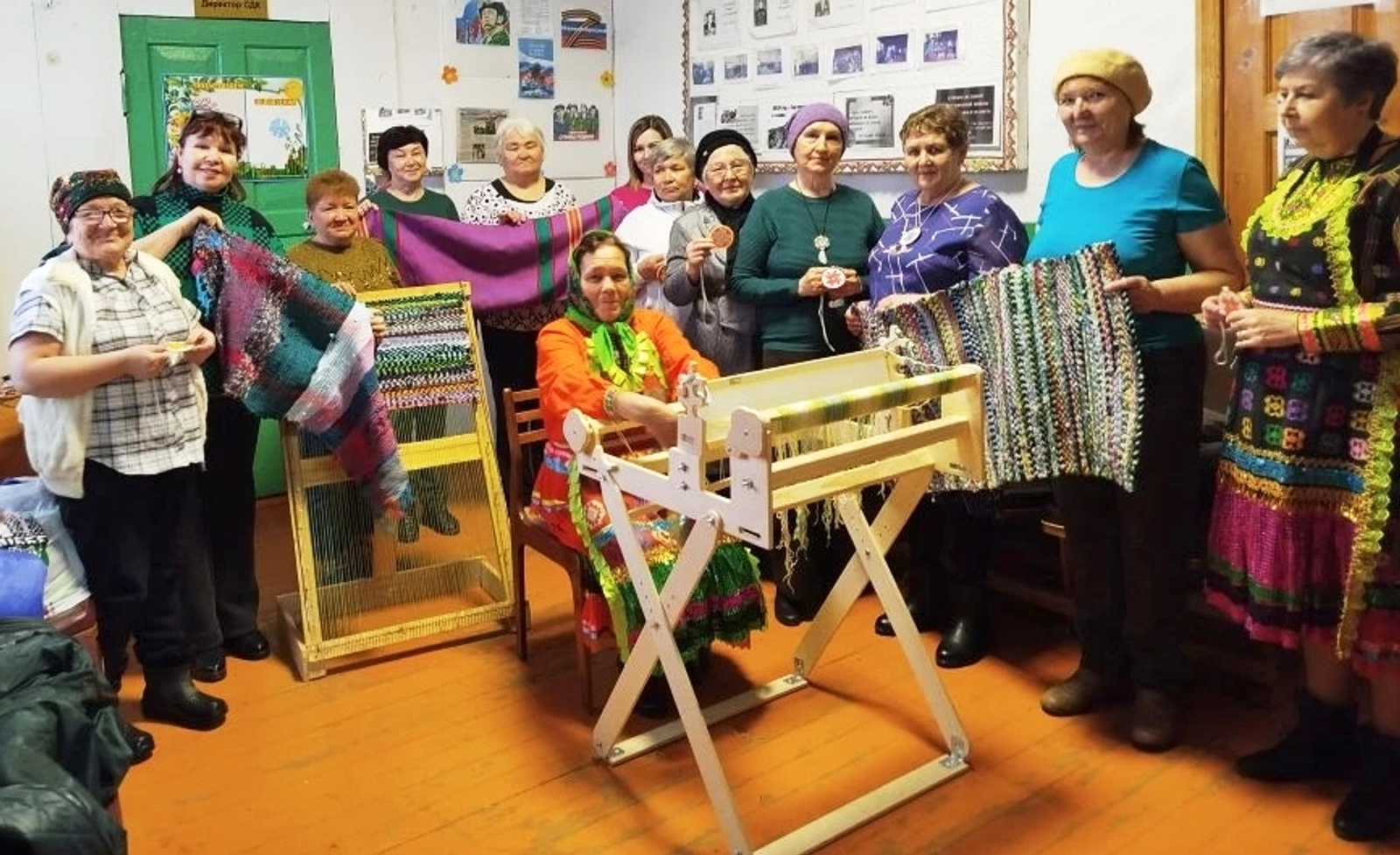 Не только ткачество и шитье, но и общение