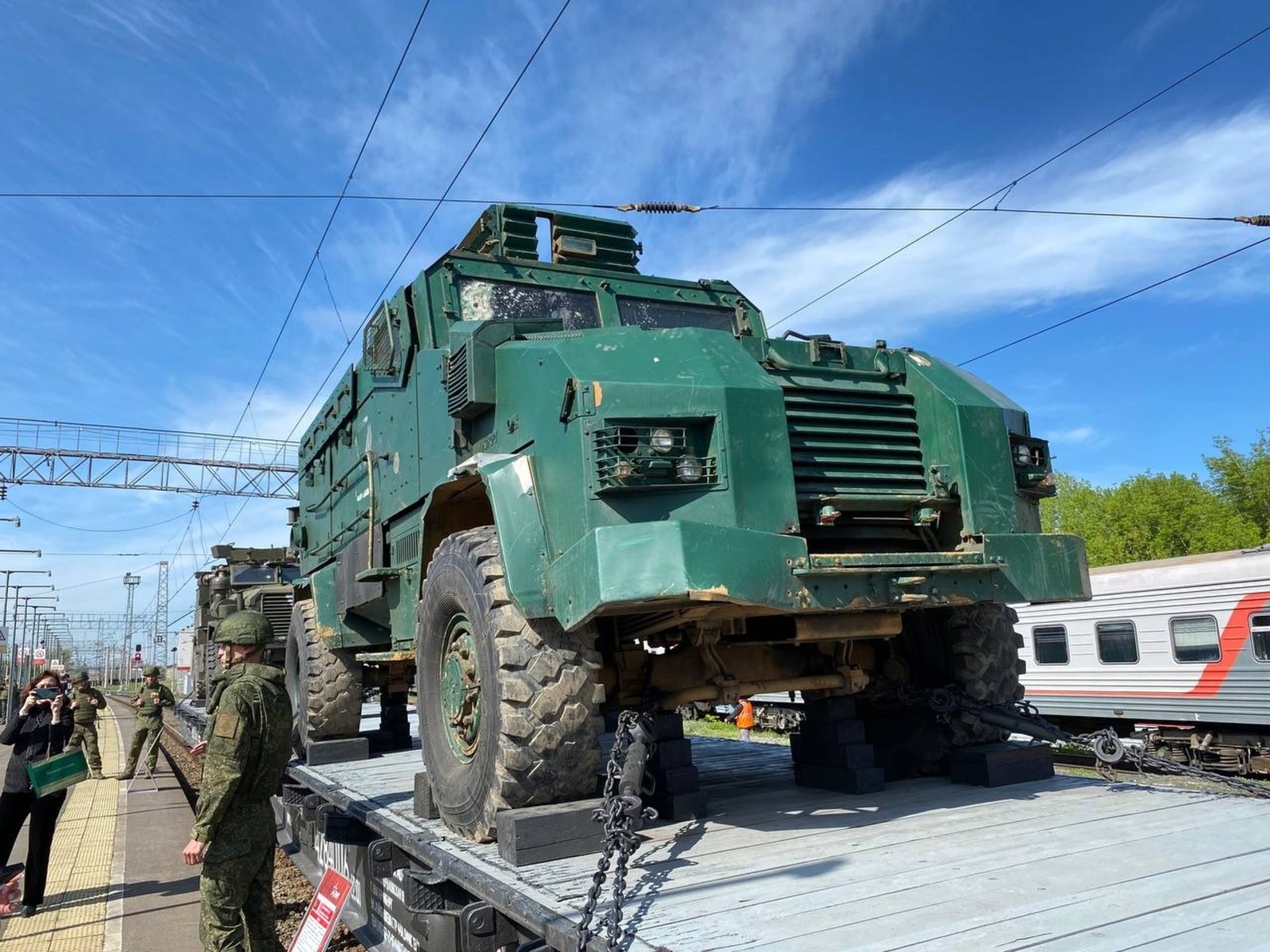 Агитпоезд минобороны России привез в Уфу трофейную военную технику