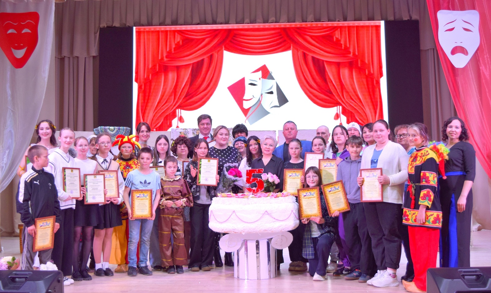 Театральные коллективы районного Дома культуры отпраздновали свой первый юбилей