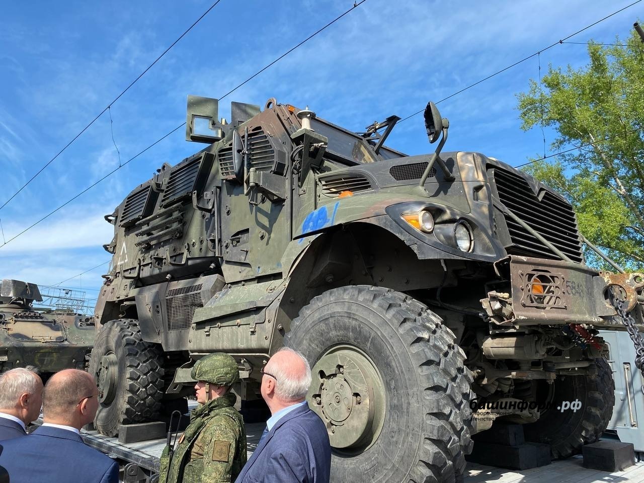 Агитпоезд минобороны России привез в Уфу трофейную военную технику