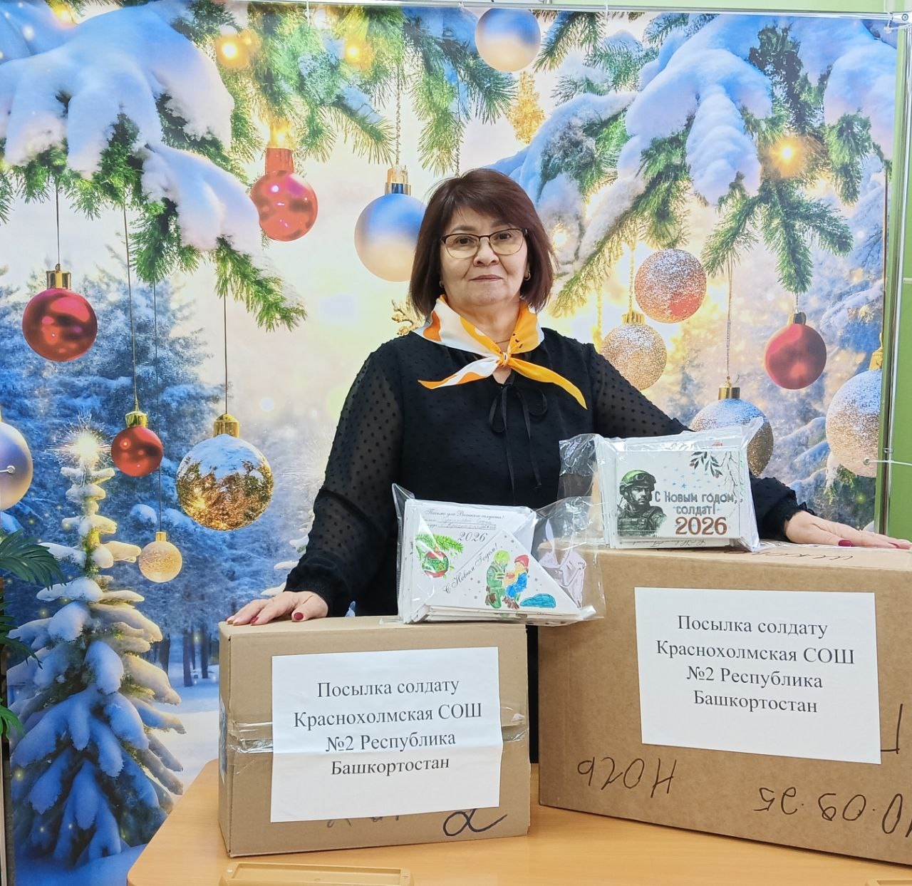 Краснохолмские школьники собрали новогодние посылки для бойцов СВО