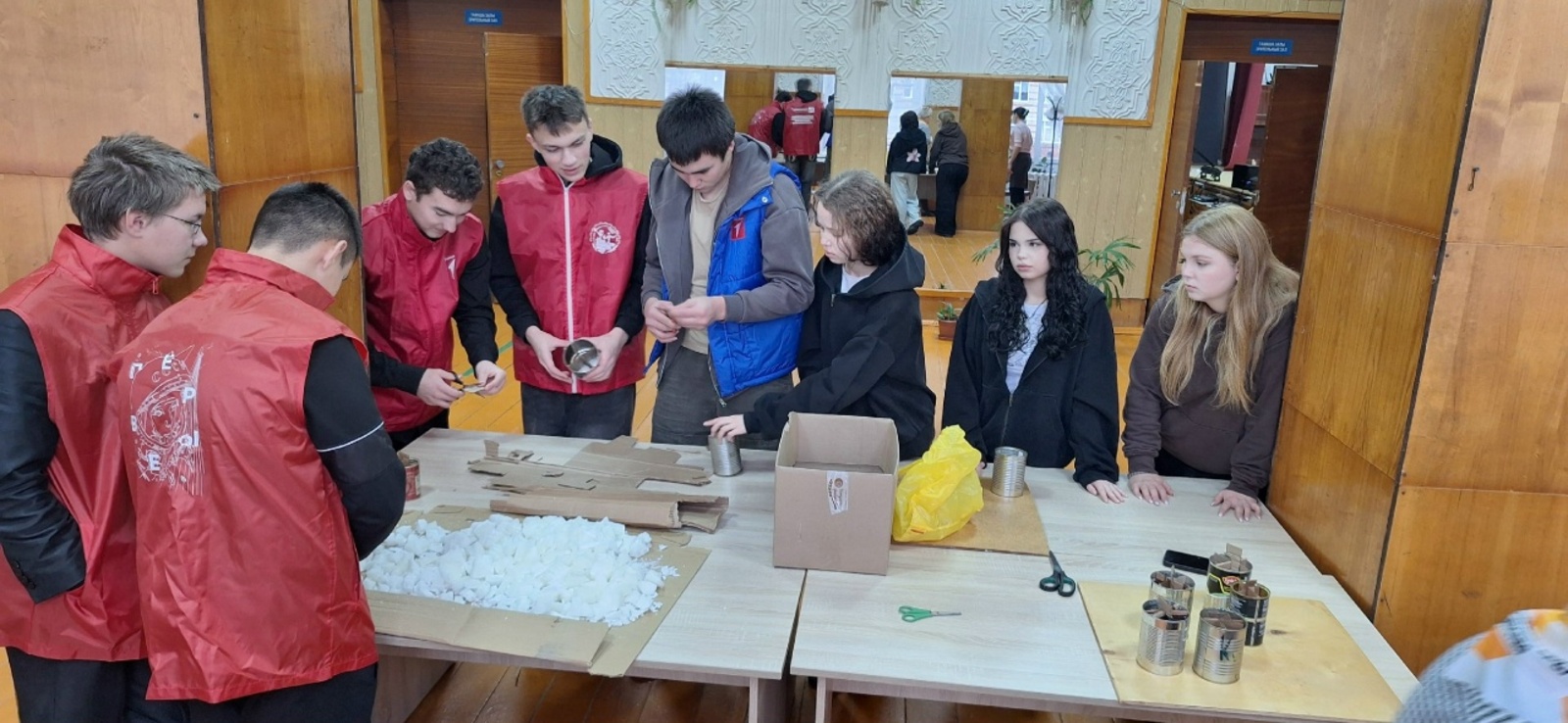 Согреем наших: кутеремские школьники делают окопные свечи для бойцов СВО