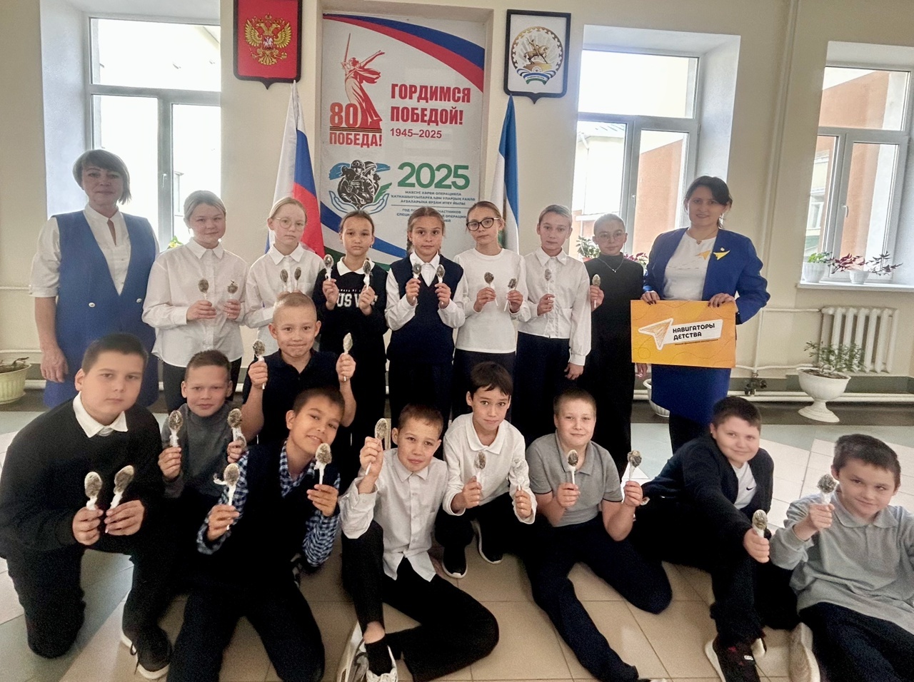 Школьники Калтасинского района готовят для бойцов СВО "Ложки здоровья"