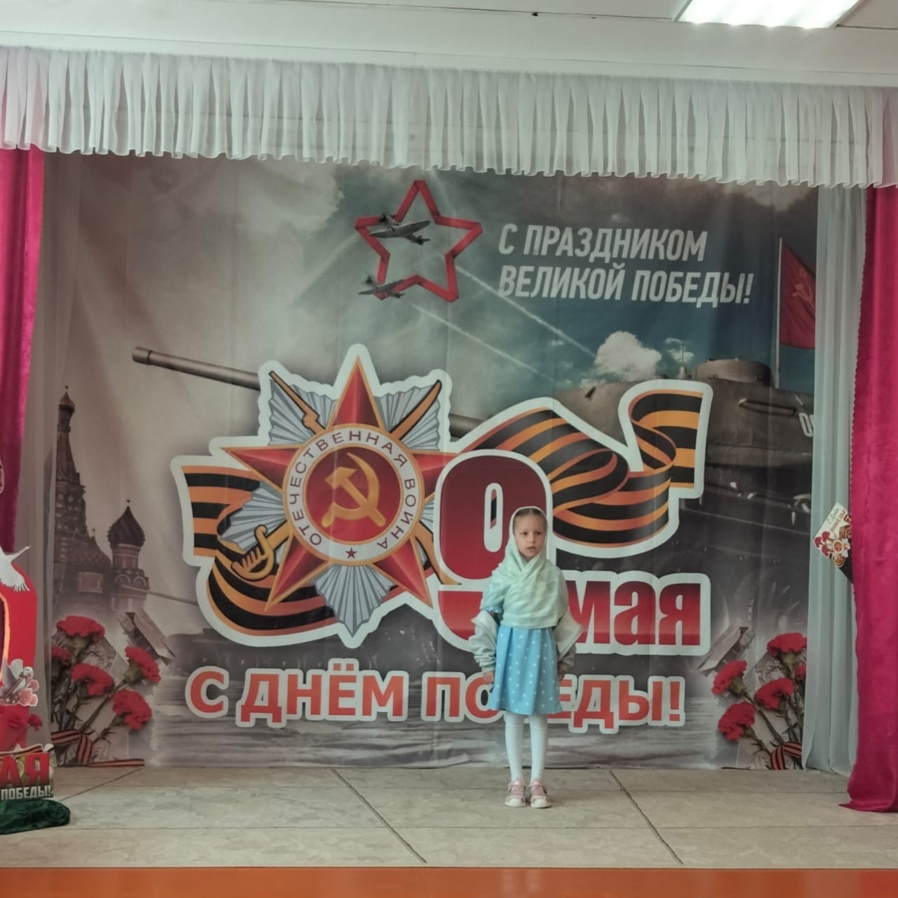 Поклонимся великим тем годам