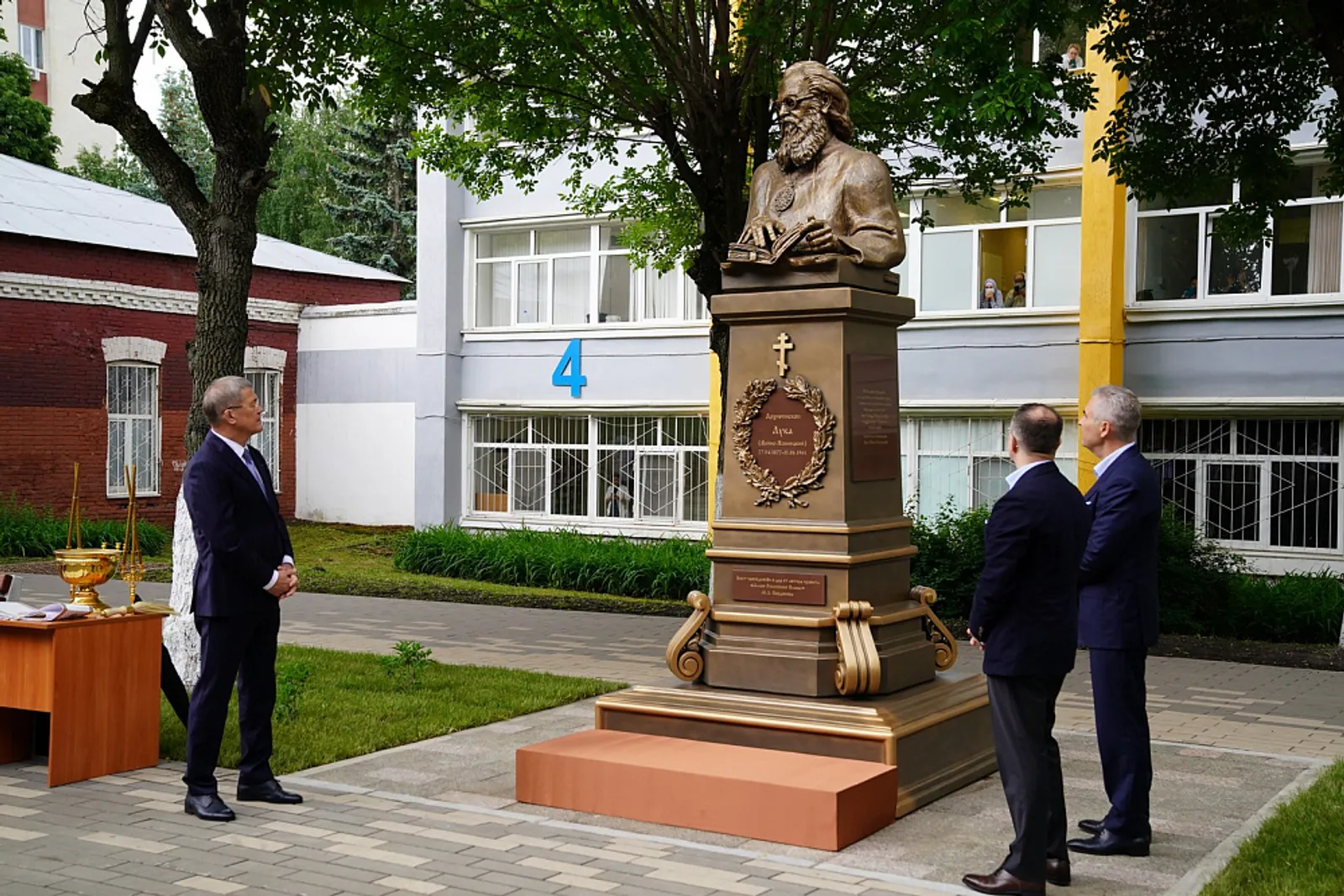 В Уфе открыли памятник Луке Крымскому