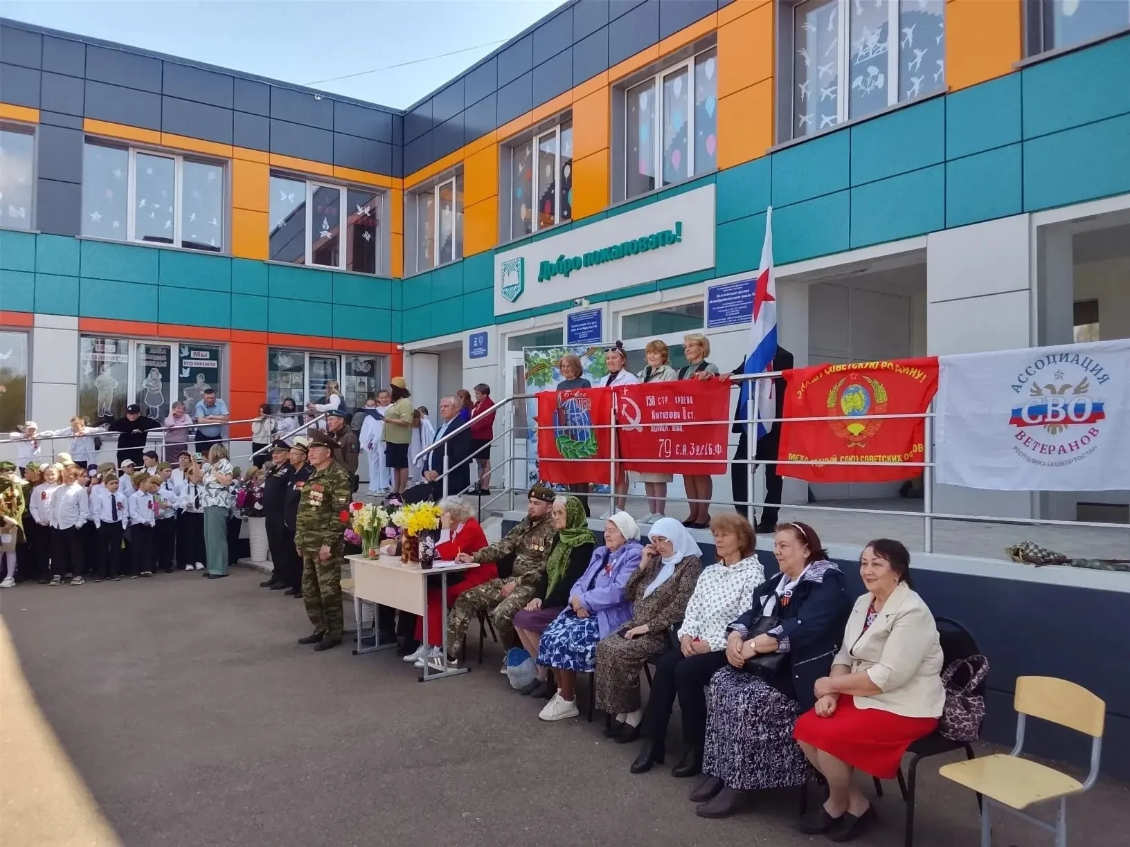 Военная выправка и песни