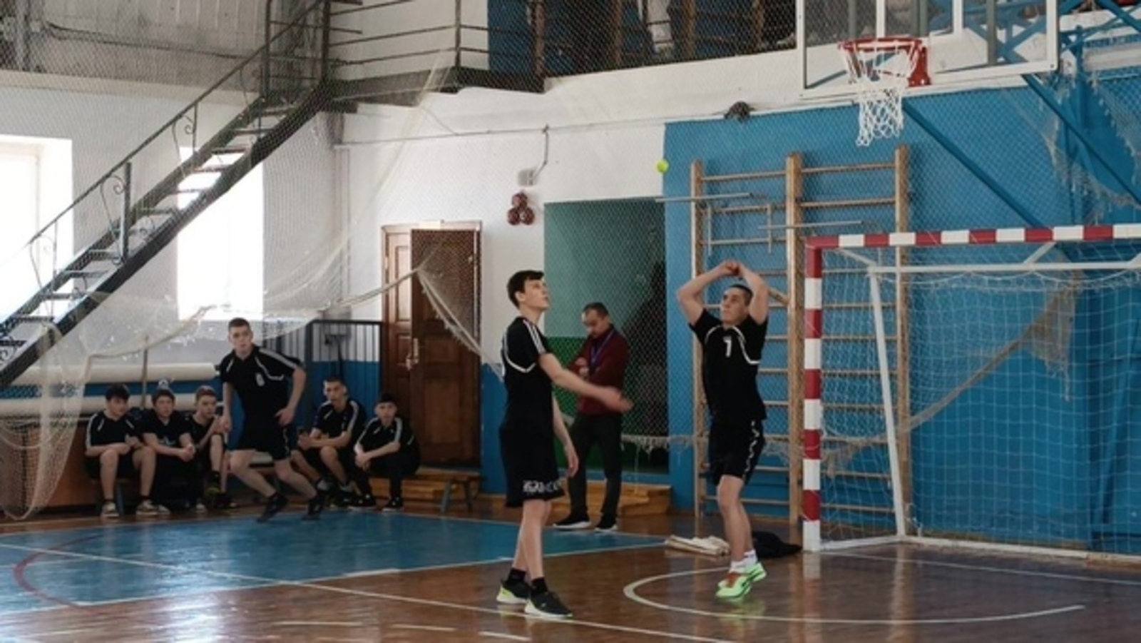 Команда Краснохолмской школы №2 вышла в финал соревнований по мини-лапте