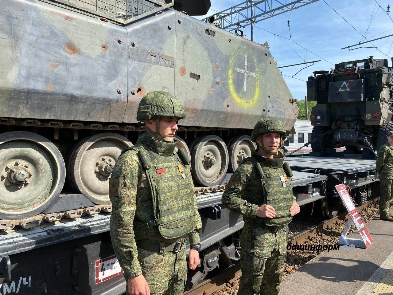 Агитпоезд минобороны России привез в Уфу трофейную военную технику