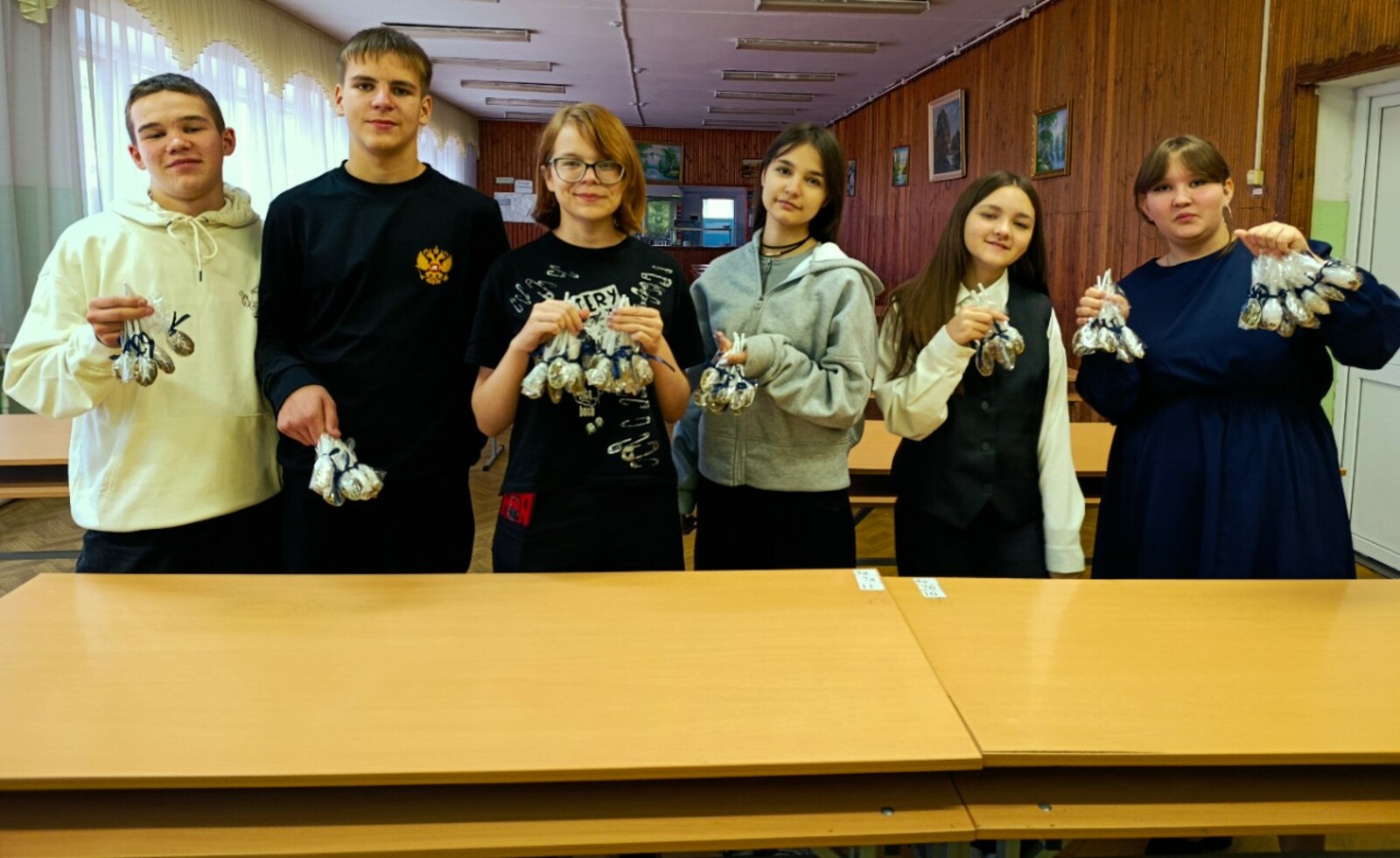 Школьники Калтасинского района готовят для бойцов СВО "Ложки здоровья"