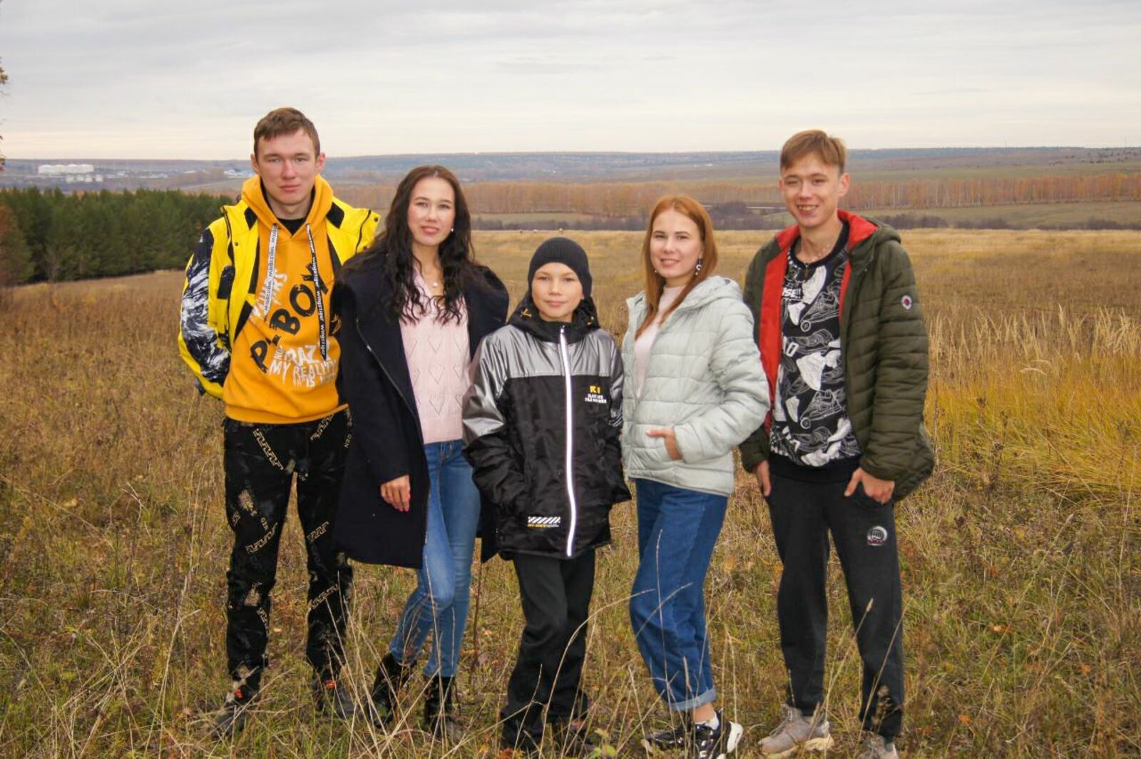 Альбина Аптыкаева из деревни  Большой Кельтей  мама не только для своих сыновей, но и для младших братьев и сестрёнки