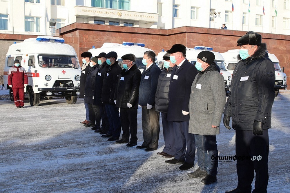 Десять новых машин скорой помощи передали больницам Башкирии
