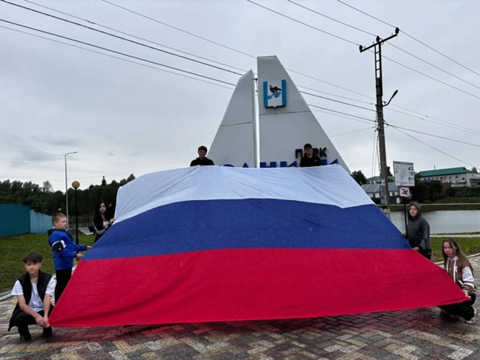 Глава Башкирии поздравил жителей с Днём флага