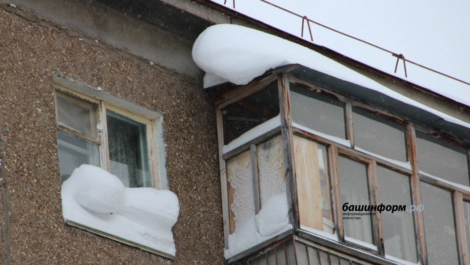 В Башкирии пожилую женщину убило снегом