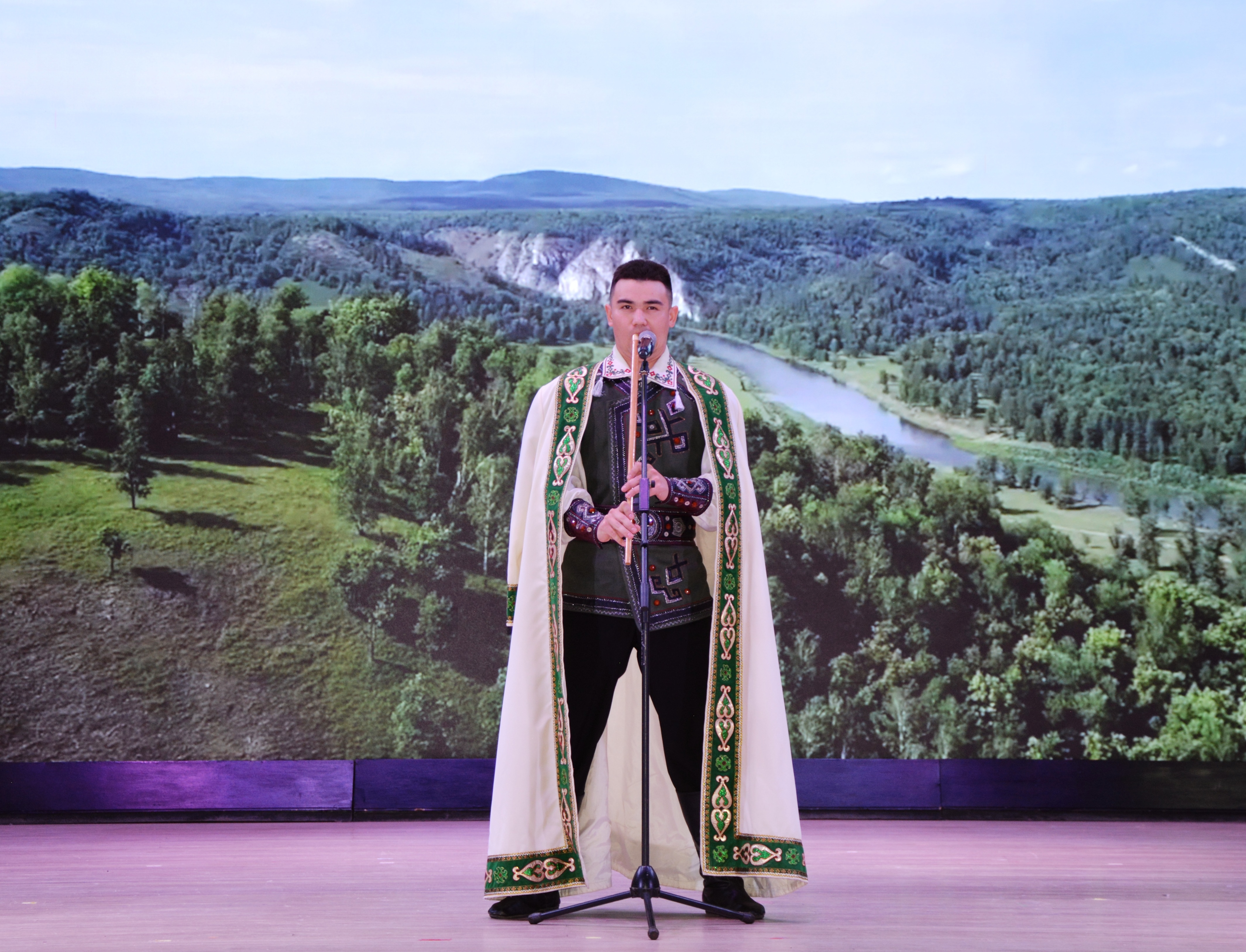 В Калтасах состоялся концерт ко  Дню республики