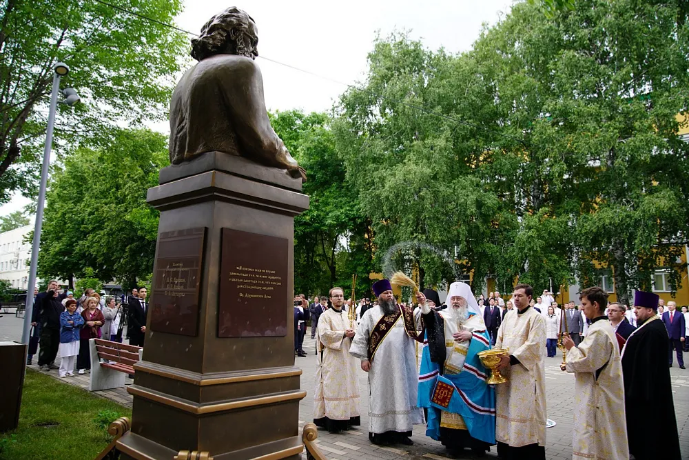 В Уфе открыли памятник Луке Крымскому