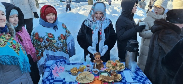 В Кутереме блинами угощали, зиму провожали - весну встречали!