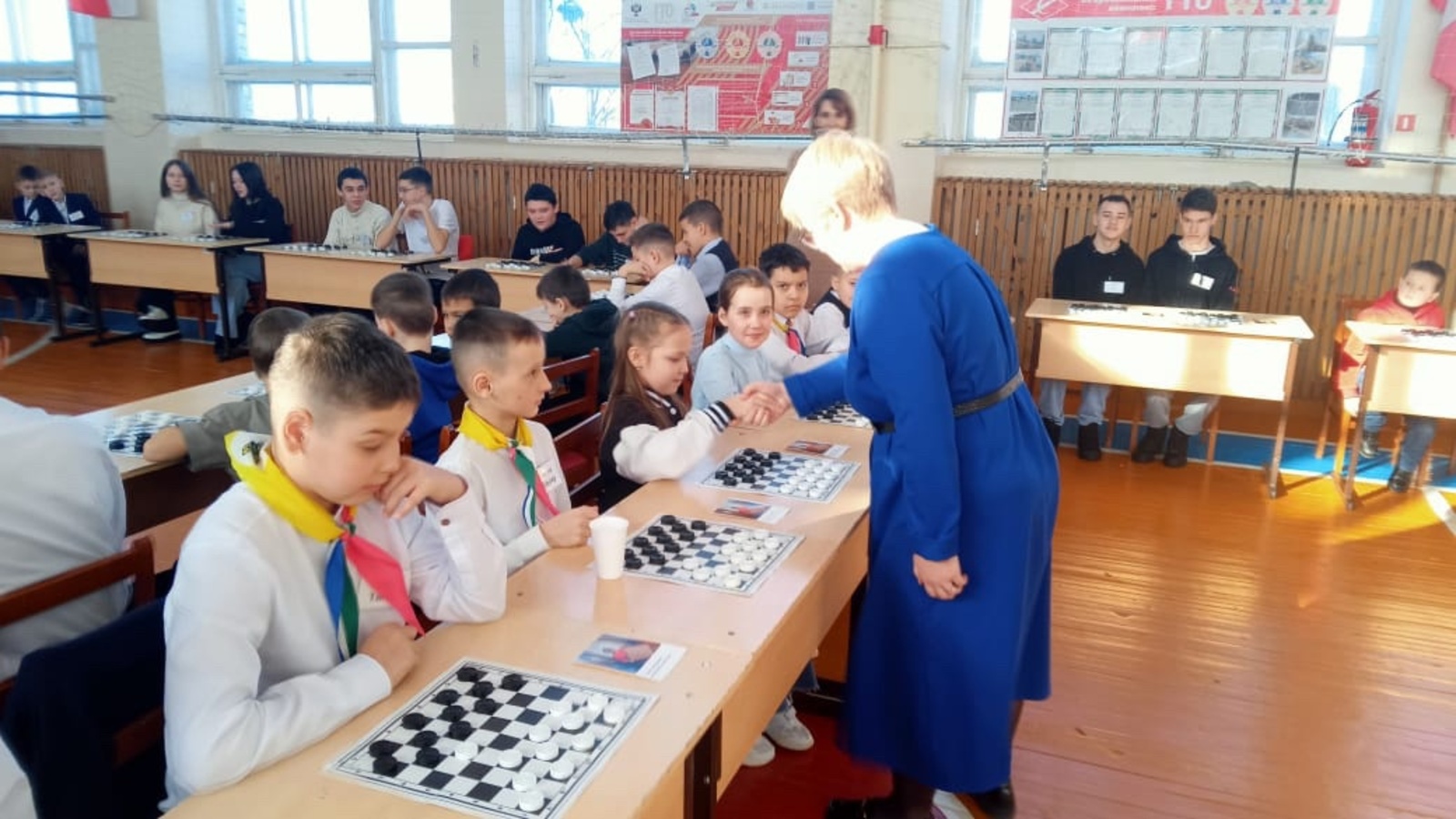 Калтасинские школьники сыграли партию с чемпионкой мира по шашкам