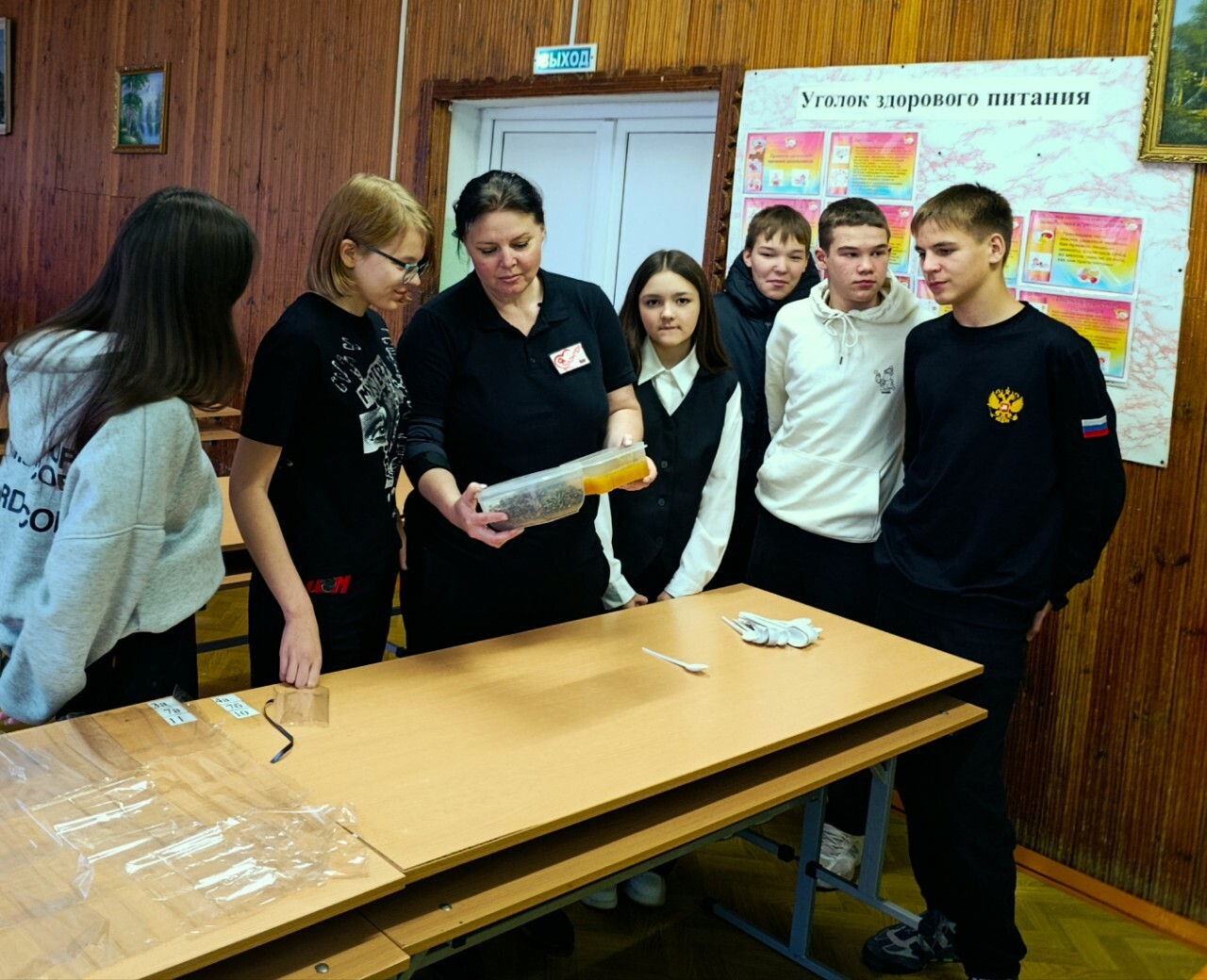 Школьники Калтасинского района готовят для бойцов СВО "Ложки здоровья"