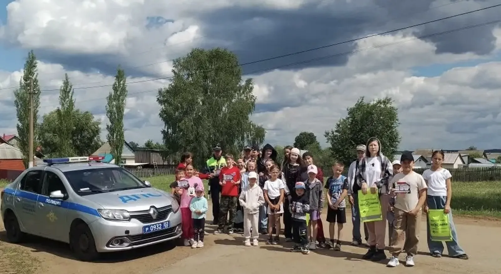 Безопасное лето в Сазово: Госавтоинспекторы провели акцию «Не рули, малай!»