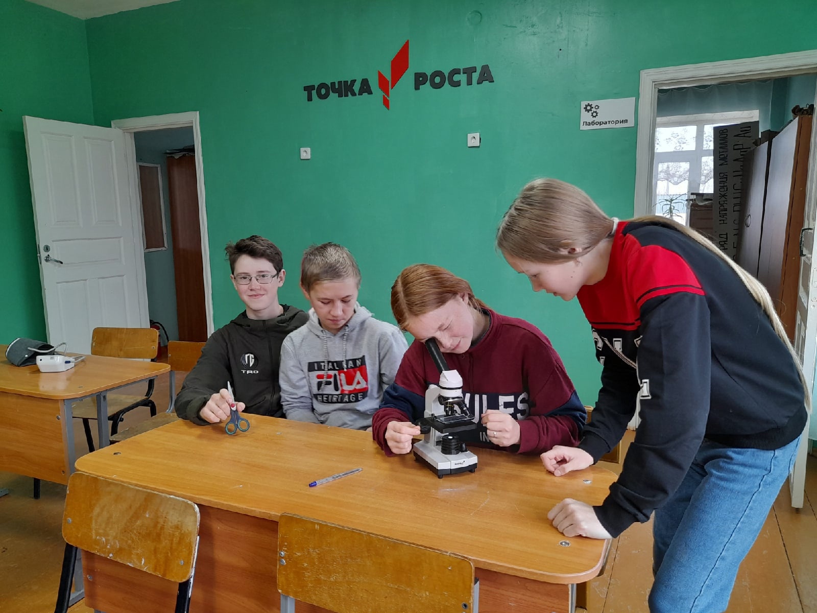 Учащиеся Бабаевской СОШ открывают новые возможности в образовательном центре «Точка роста»