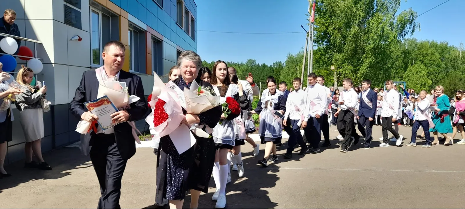 Для выпускников  Калтасинского района прозвенел последний звонок