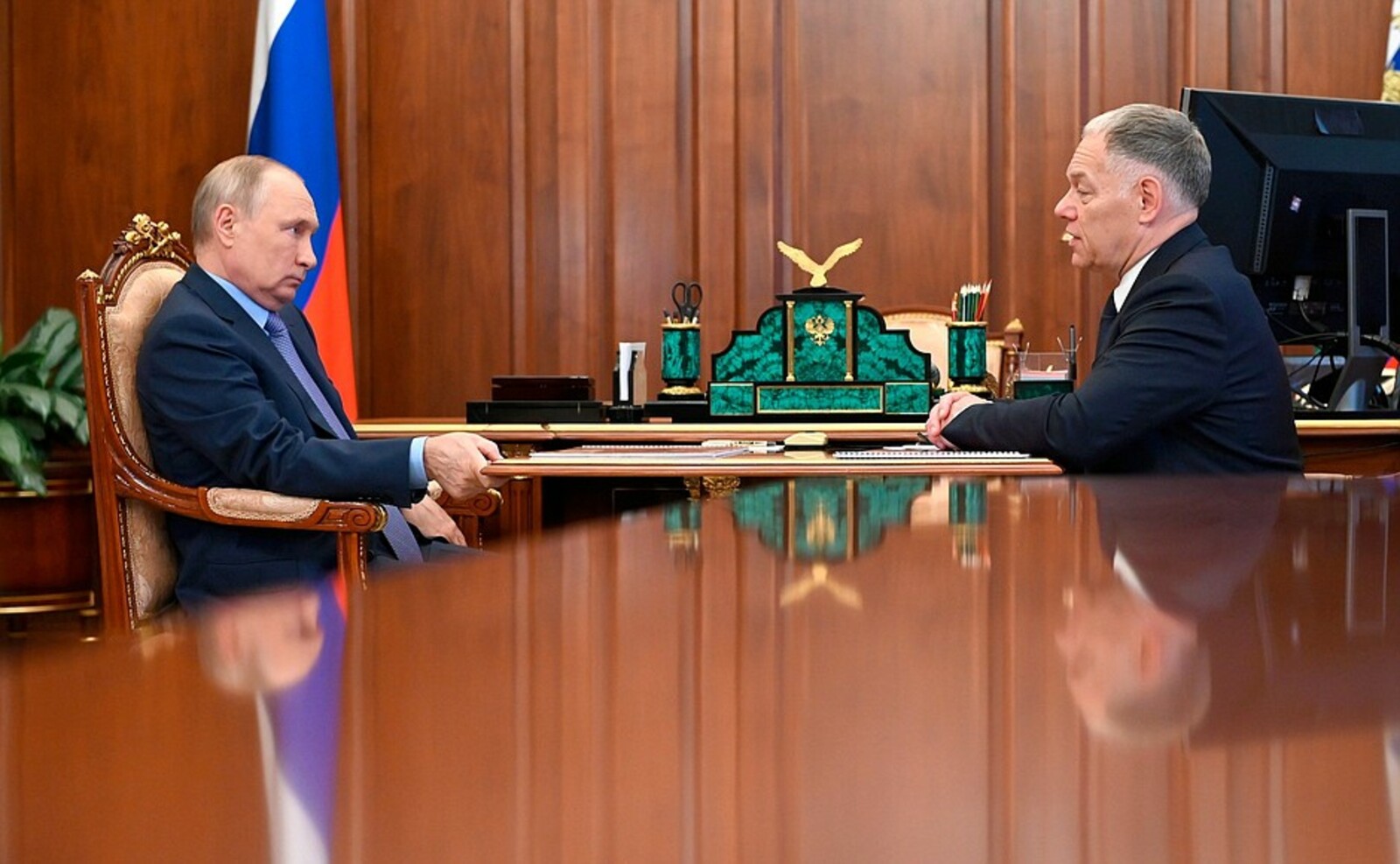 Президент России призвал минимизировать расходы при строительстве дорог