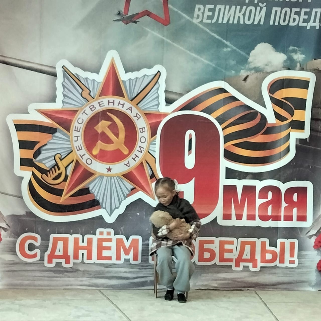 Поклонимся великим тем годам