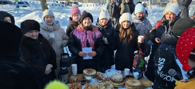 В Кутереме блинами угощали, зиму провожали - весну встречали!