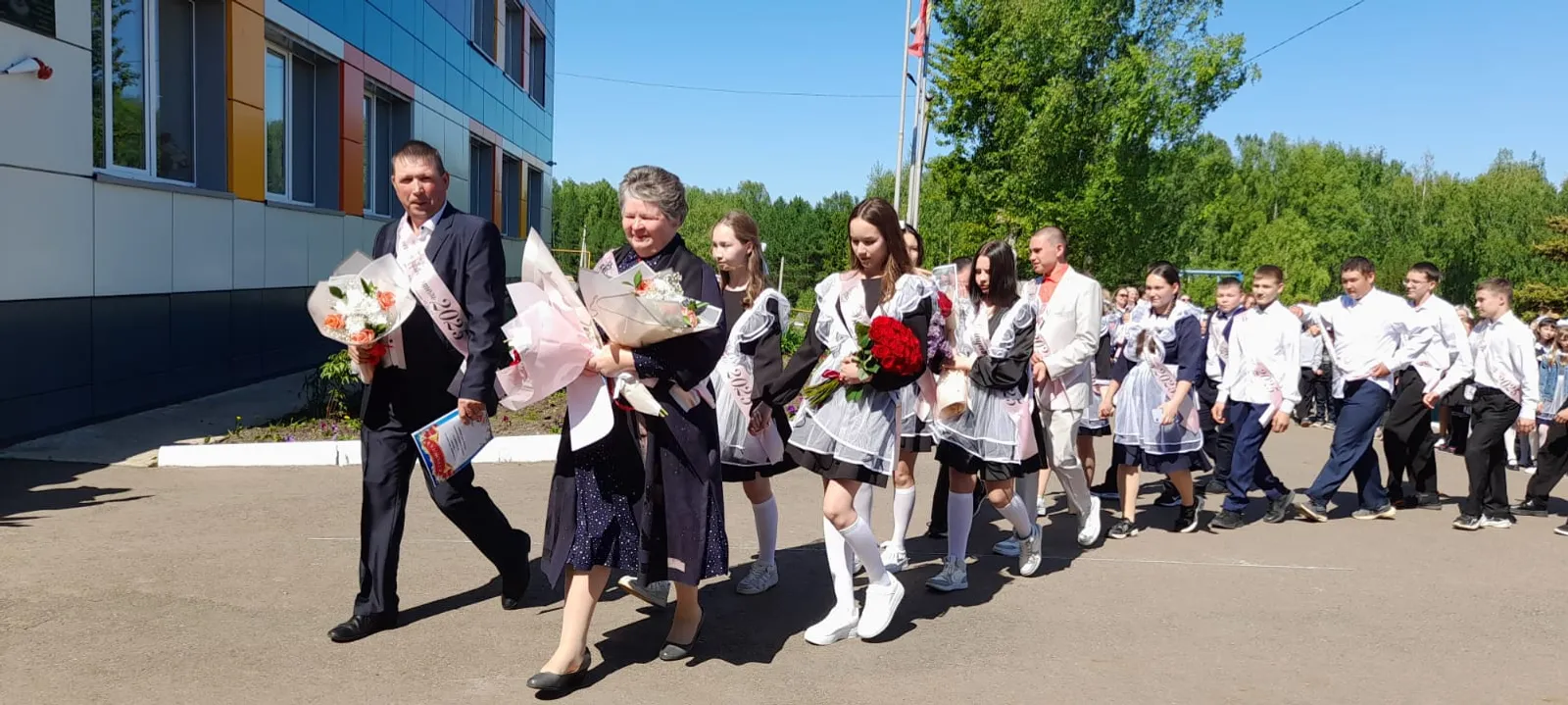 Для выпускников  Калтасинского района прозвенел последний звонок